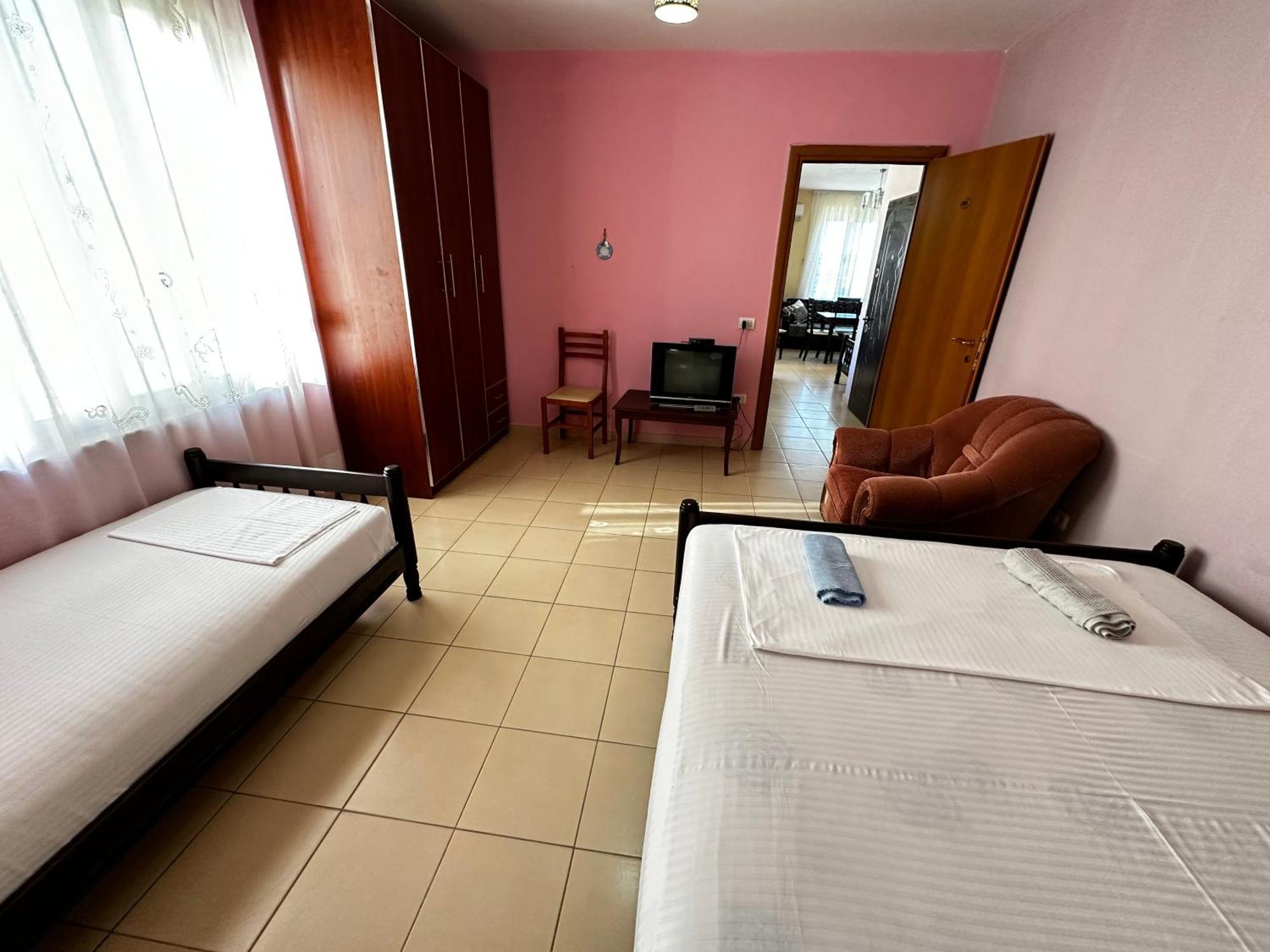 Romance Holiday Garden Inn Durrës Esterno foto