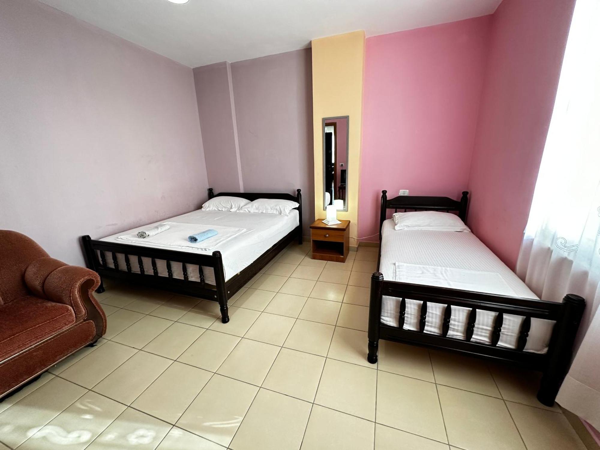 Romance Holiday Garden Inn Durrës Esterno foto