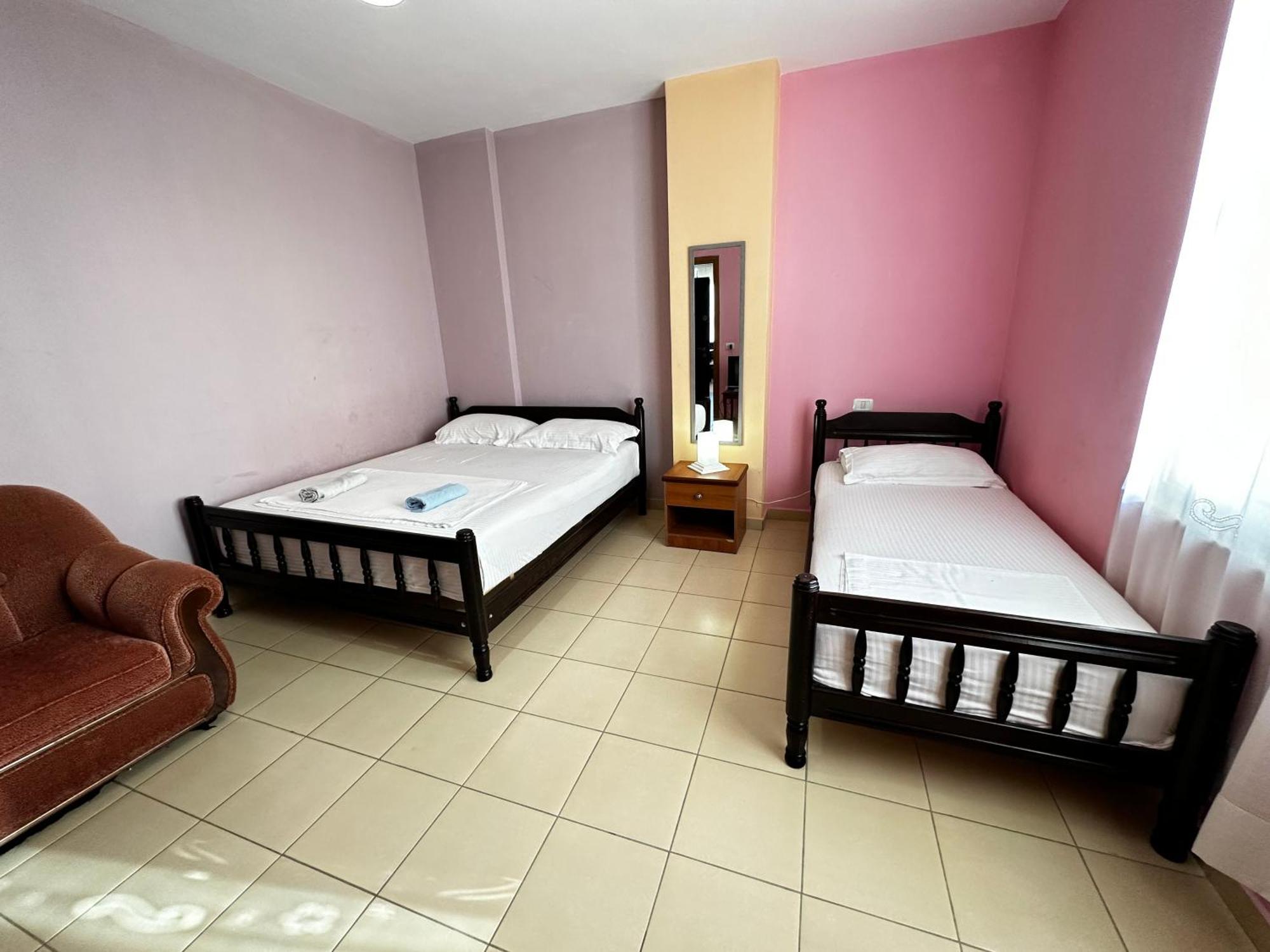 Romance Holiday Garden Inn Durrës Esterno foto