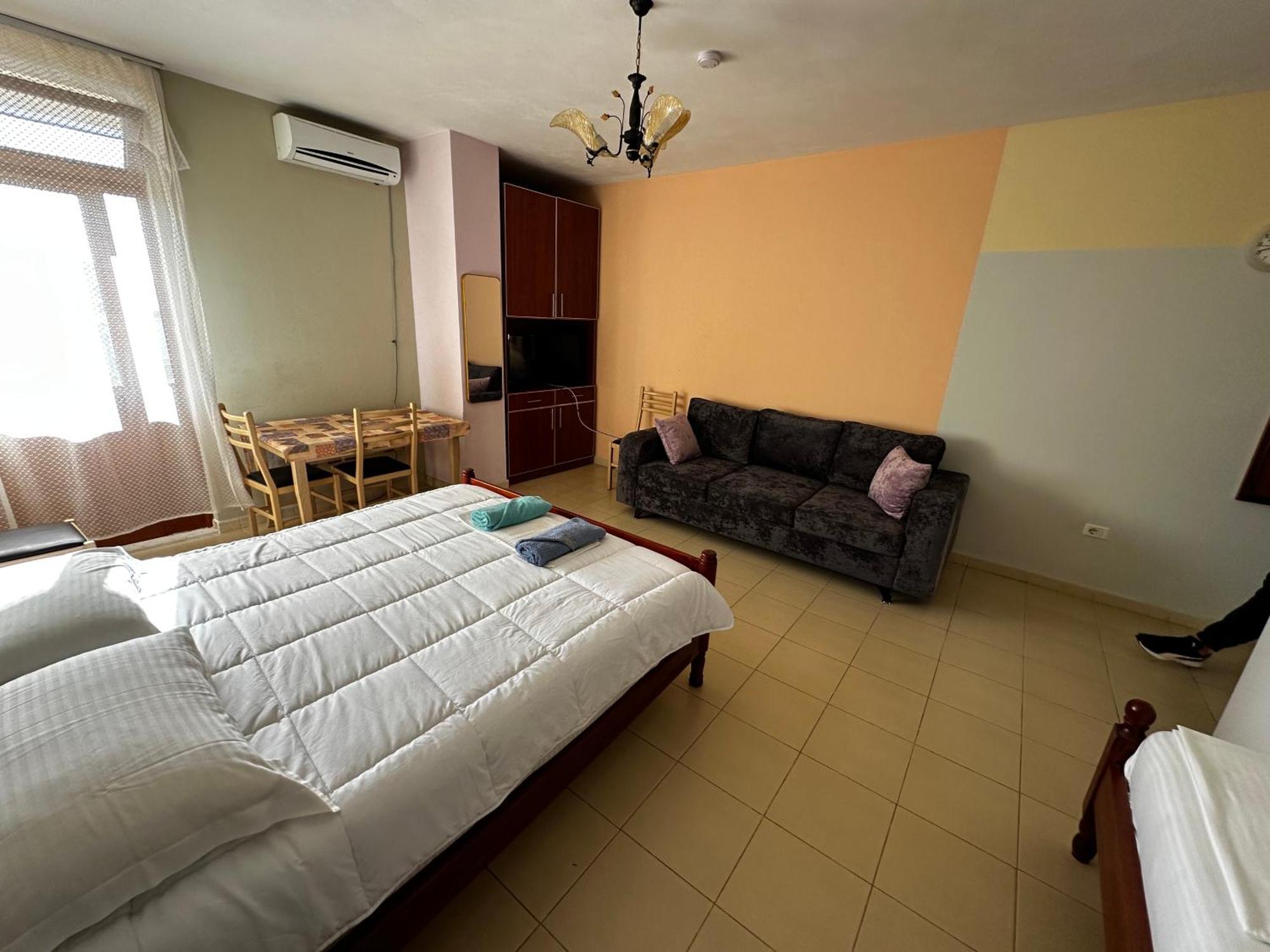 Romance Holiday Garden Inn Durrës Esterno foto