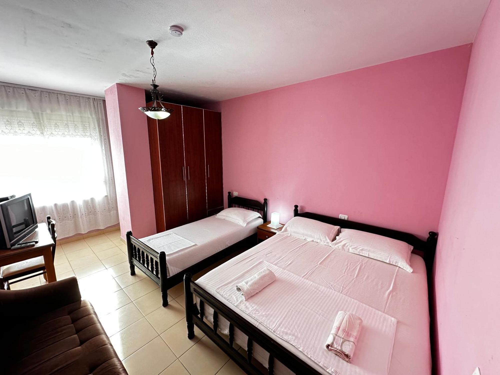 Romance Holiday Garden Inn Durrës Esterno foto
