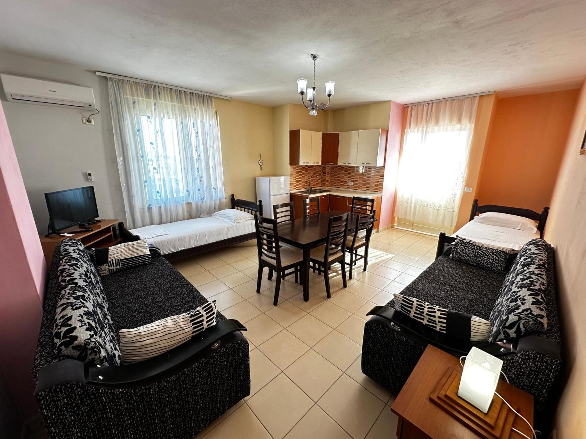 Romance Holiday Garden Inn Durrës Esterno foto
