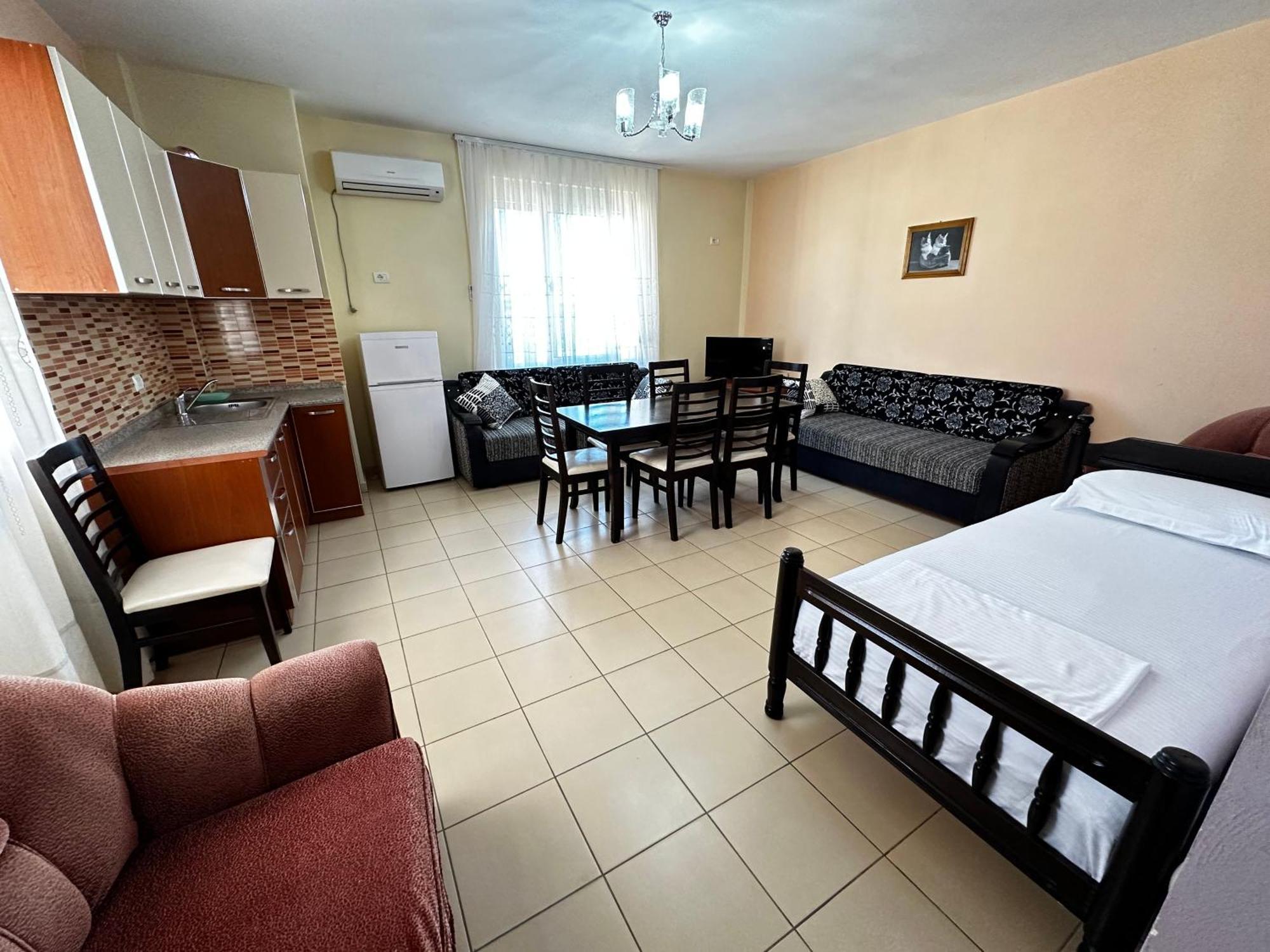 Romance Holiday Garden Inn Durrës Esterno foto