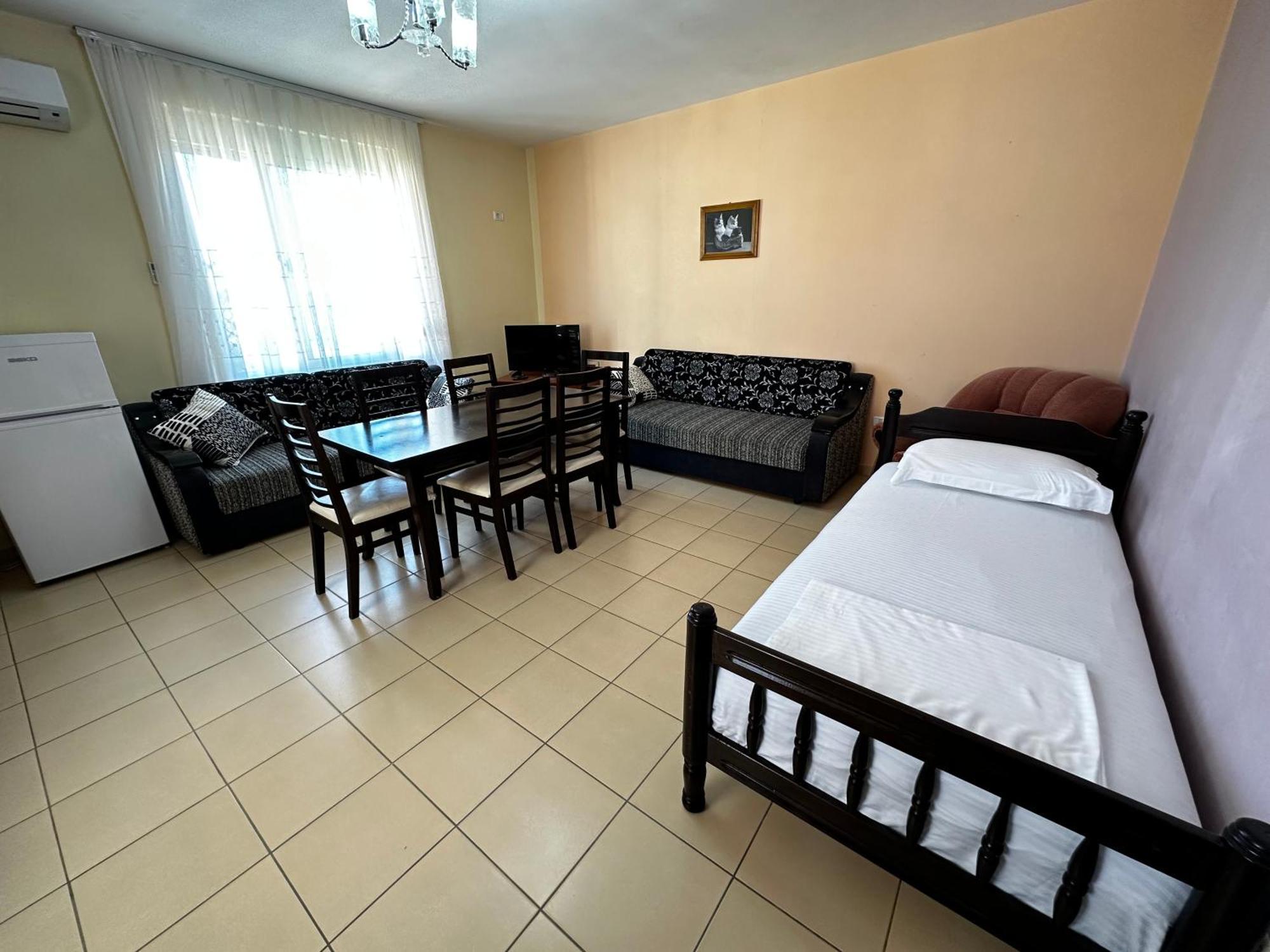 Romance Holiday Garden Inn Durrës Esterno foto