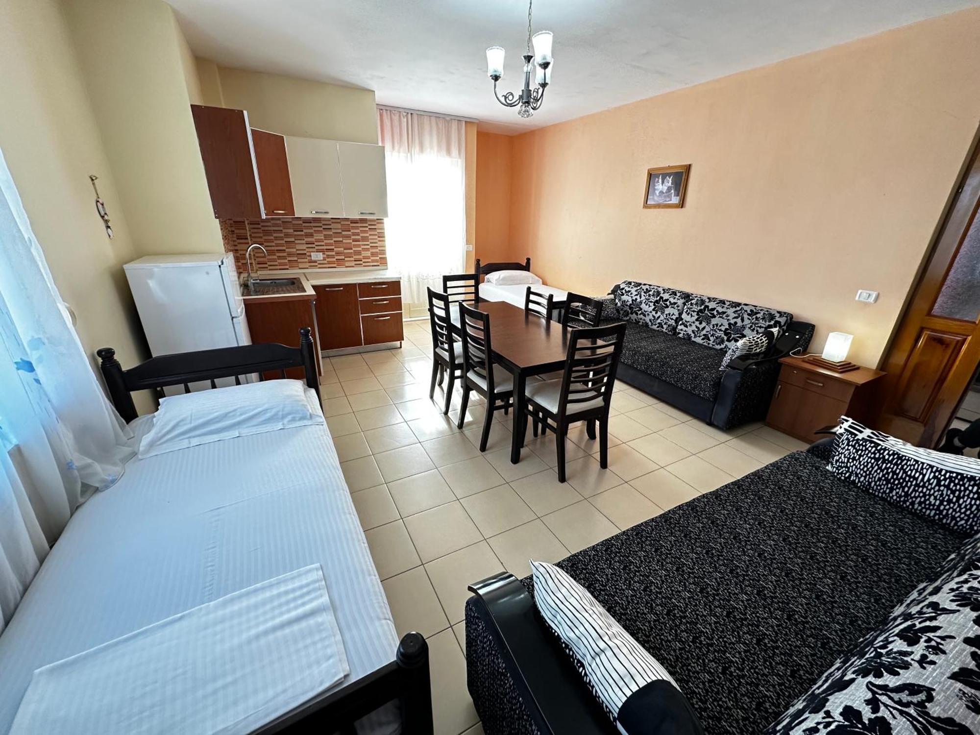 Romance Holiday Garden Inn Durrës Esterno foto