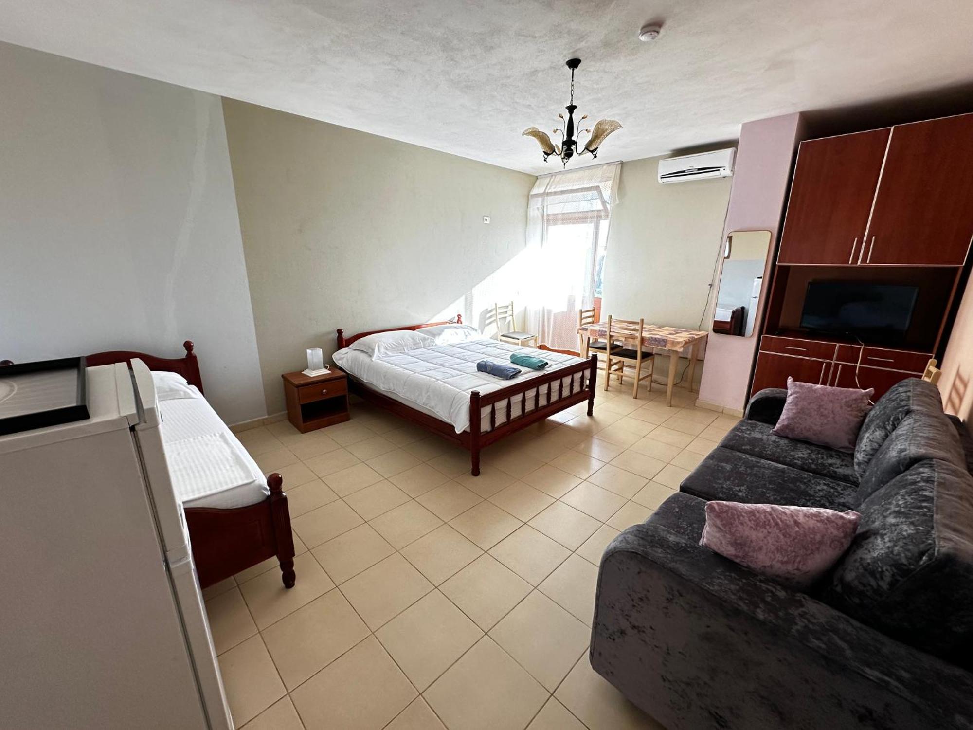 Romance Holiday Garden Inn Durrës Esterno foto