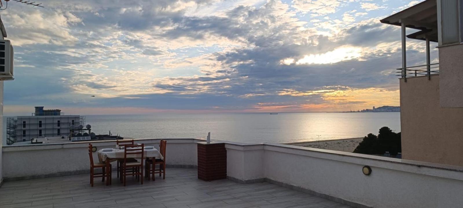 Romance Holiday Garden Inn Durrës Esterno foto