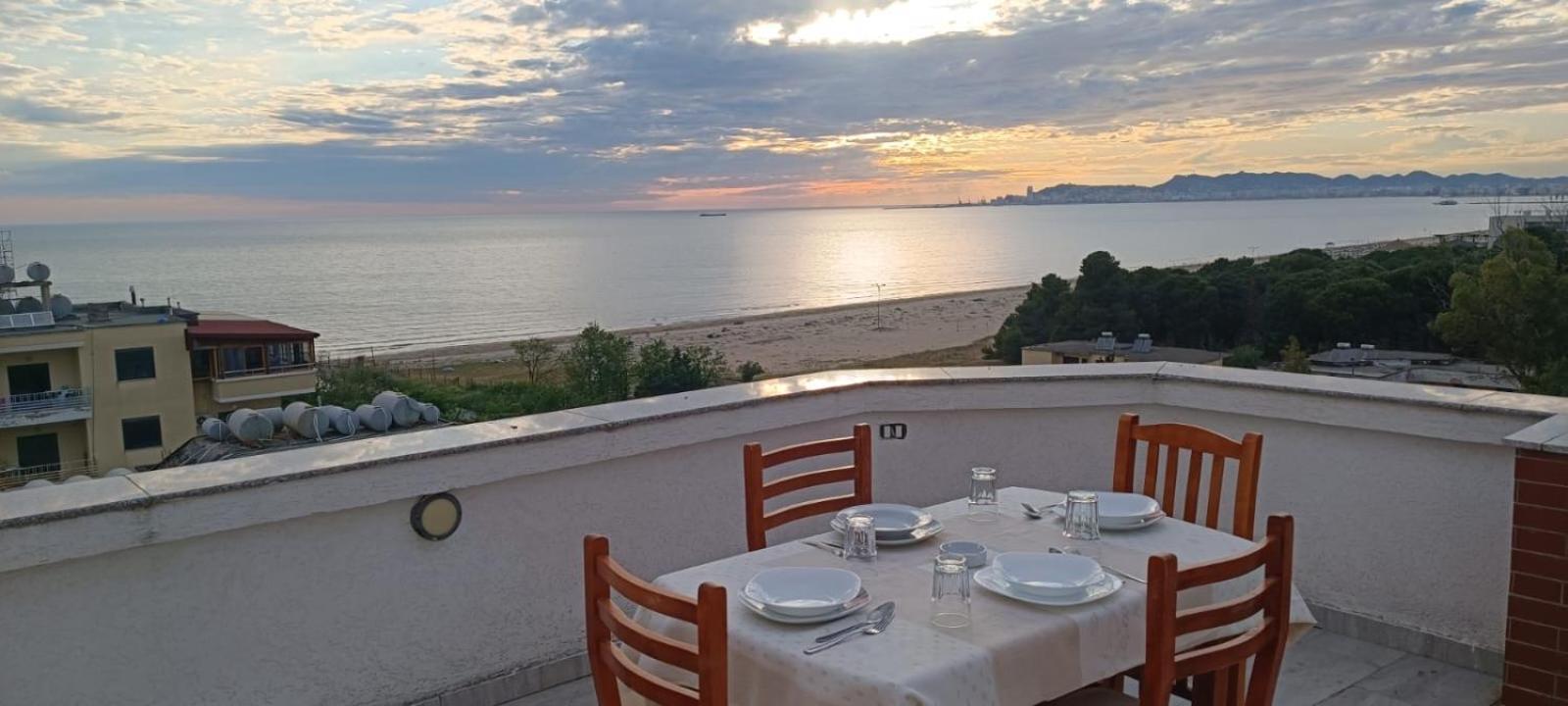 Romance Holiday Garden Inn Durrës Esterno foto